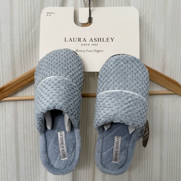 NWT☀️ Laura Ashley Plush Non-Slip Memory Foam Cozy Spa Slippers - Picture 3 of 8